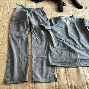 Figs graphite scrub set